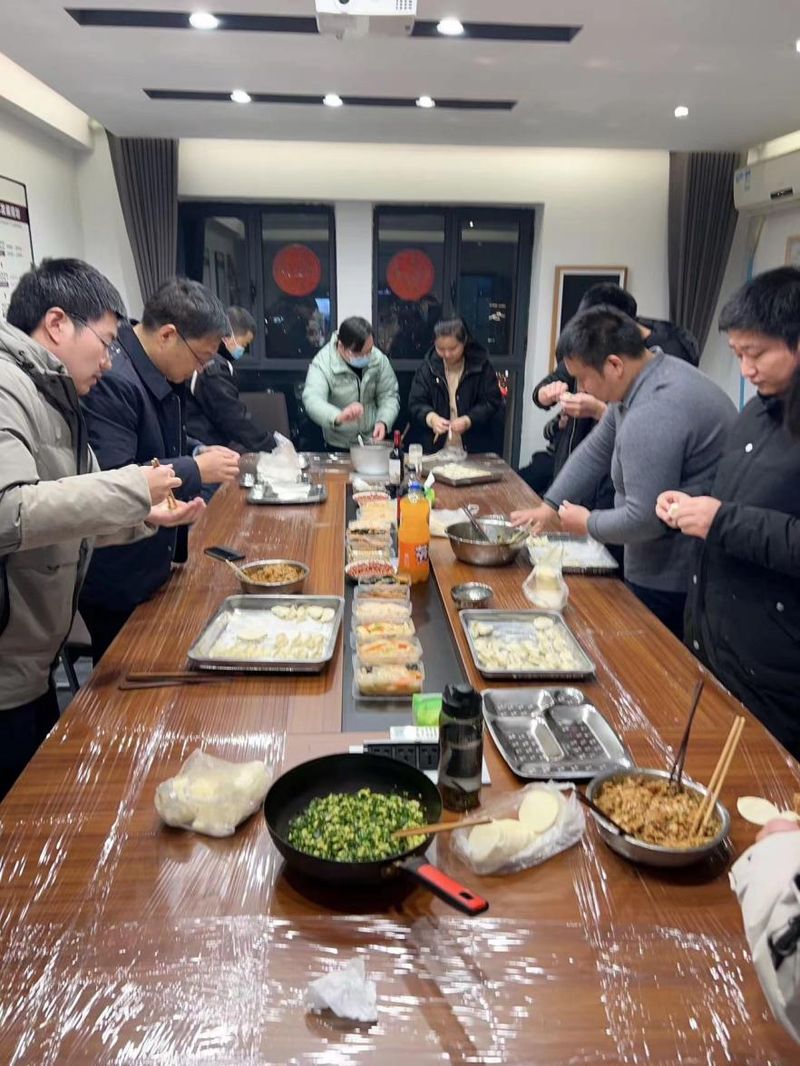 通達(dá)軟件公司組織開(kāi)展“情暖冬至，餃香飄逸”冬至包餃子活動(dòng)
